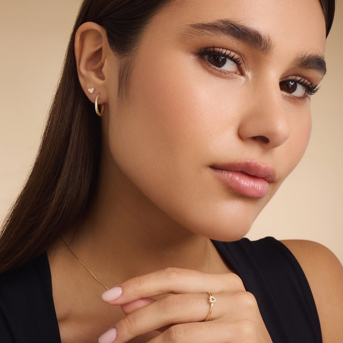 Pav¨¦ Cubic Zirconia Heart Studs