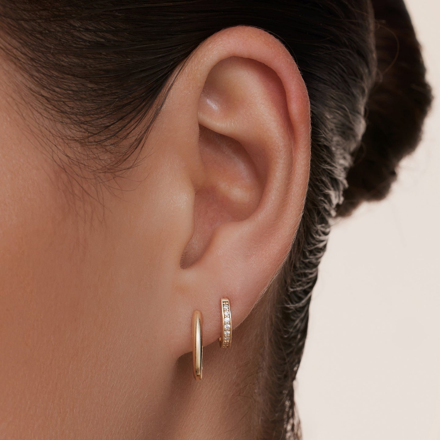 Pav¨¦ Cubic Zirconia Oval Small Huggie Hoops (10mm)