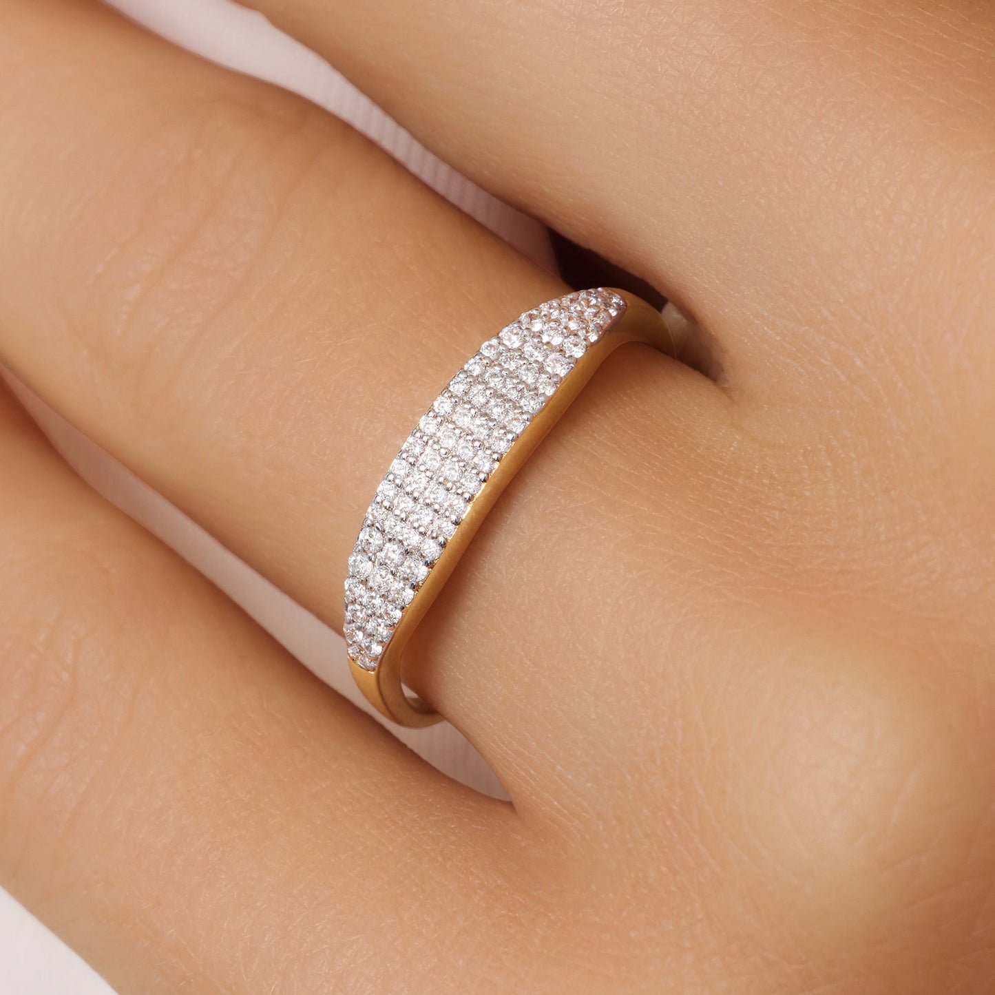 Pav¨¦ Diamond Signet Ring (0.18 ct)