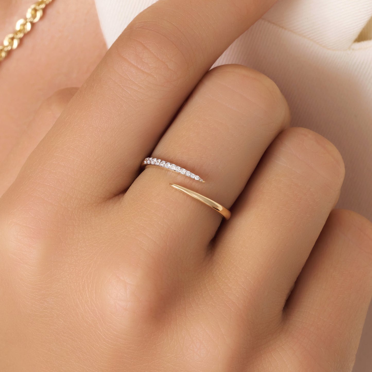 Diamond Claw Ring (0.04 ct)