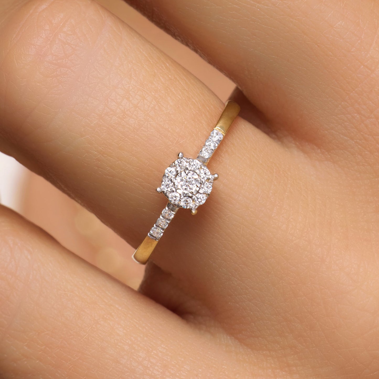 Pav¨¦ Four Prong Diamond Halo Ring (0.10 ct)