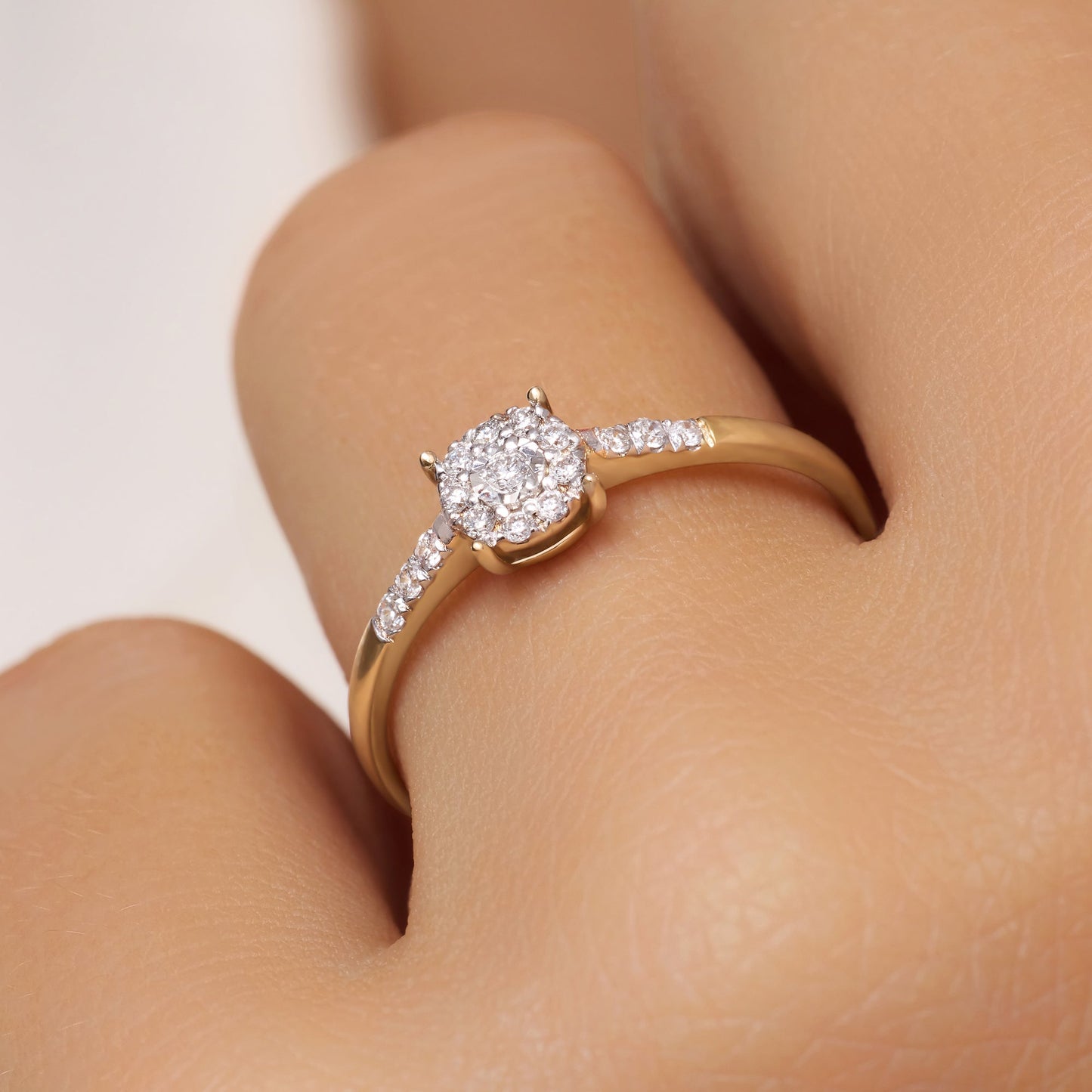 Pav¨¦ Four Prong Diamond Halo Ring (0.10 ct)