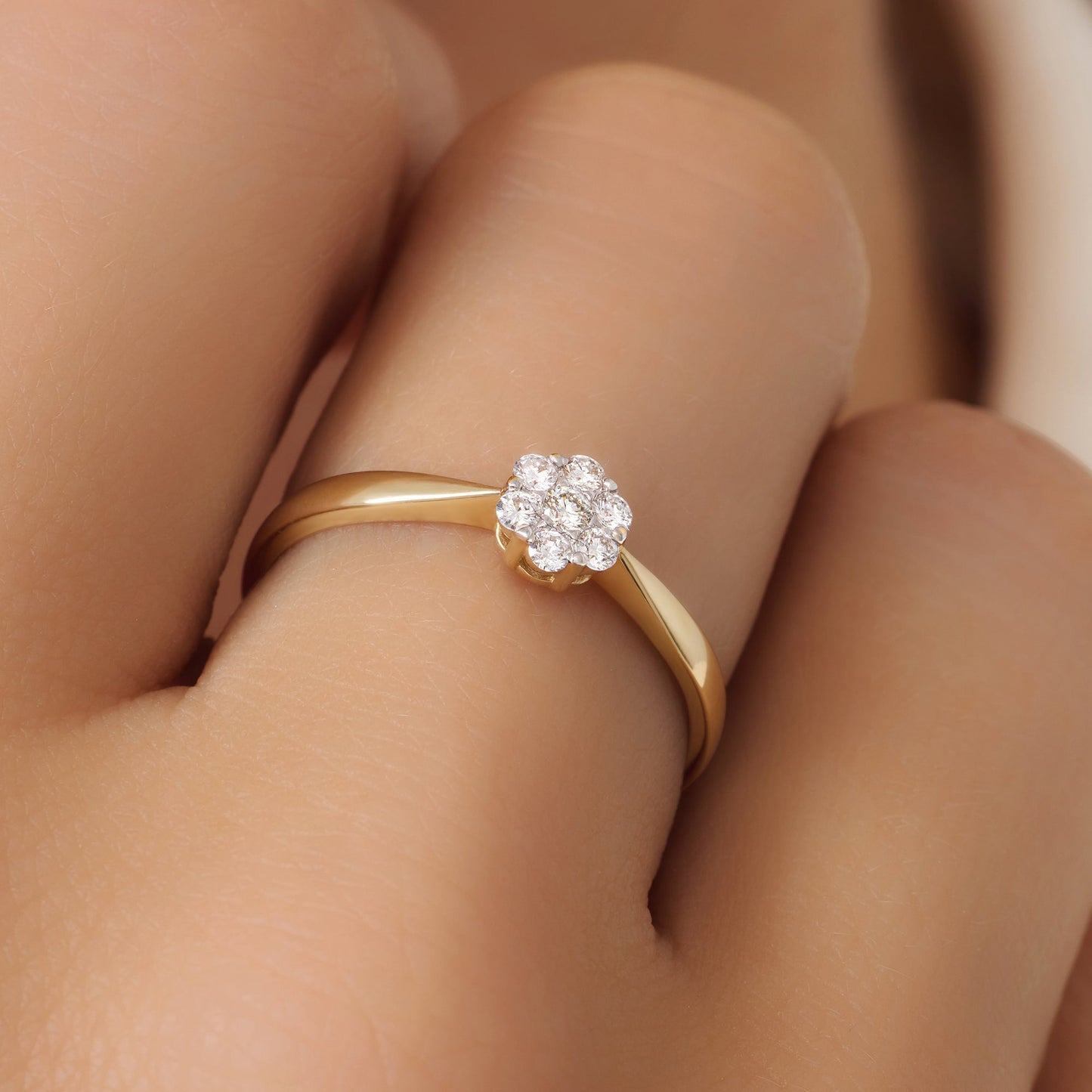 Diamond Cluster Tapered Ring (0.13 ct)