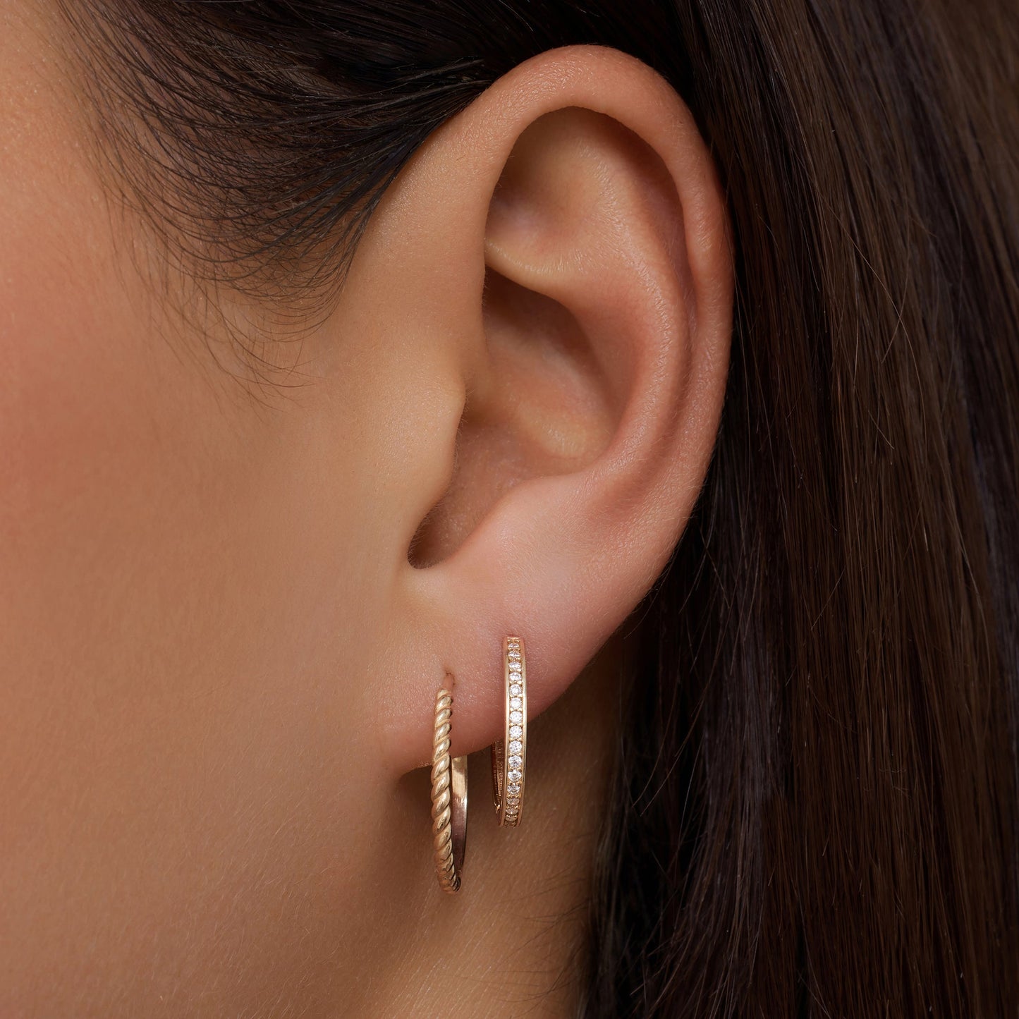 Pav¨¦ Cubic Zirconia Oval Small Hoops (15mm)