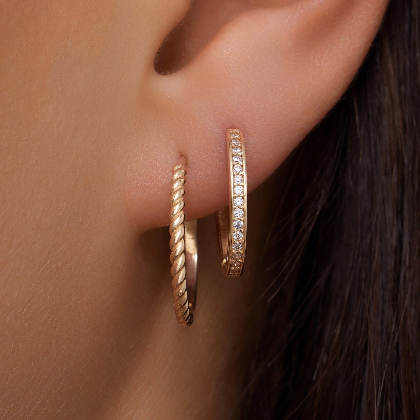 Pav¨¦ Cubic Zirconia Oval Small Hoops (15mm)