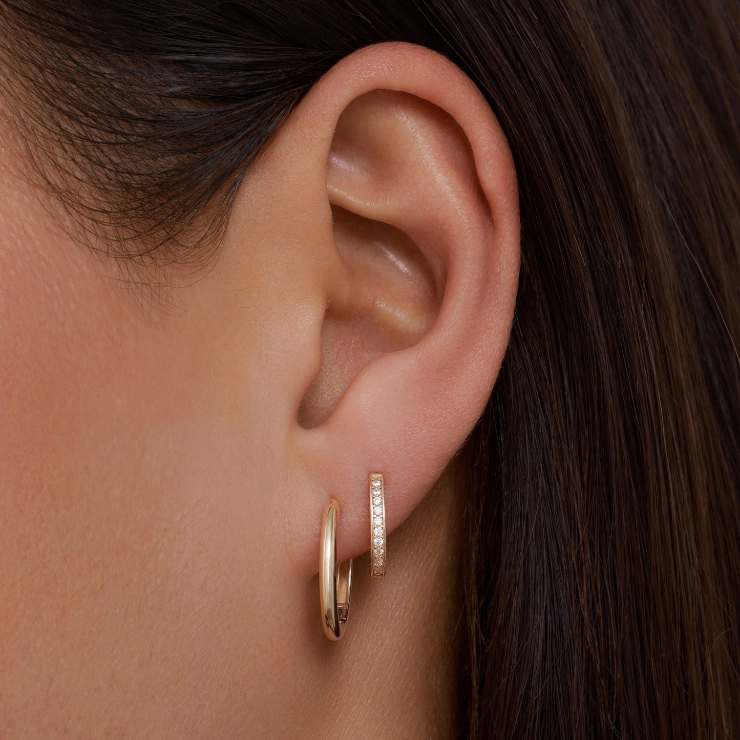 Pav¨¦ Cubic Zirconia Oval Huggie Hoops (12mm)
