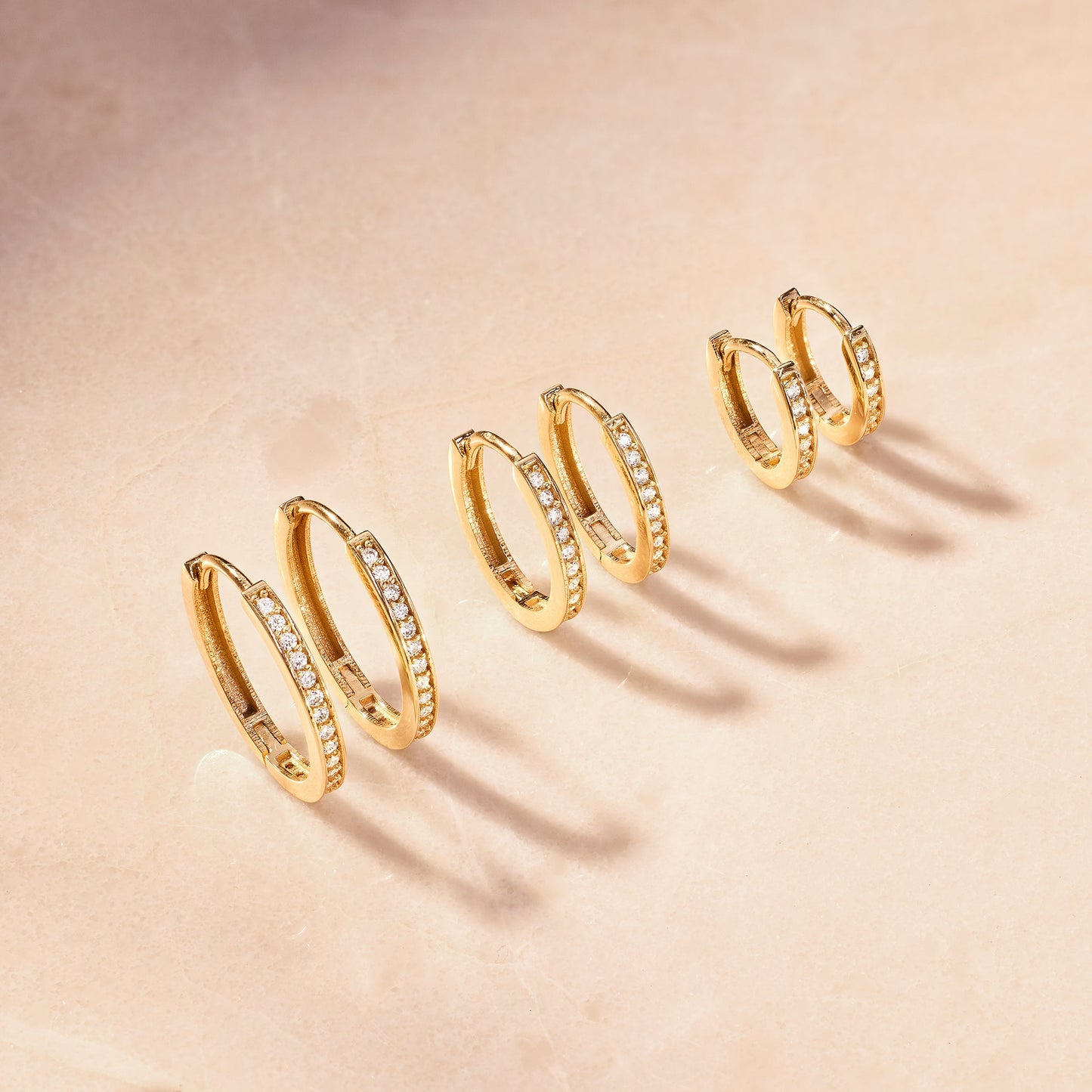 Pav¨¦ Cubic Zirconia Oval Huggie Hoops (12mm)