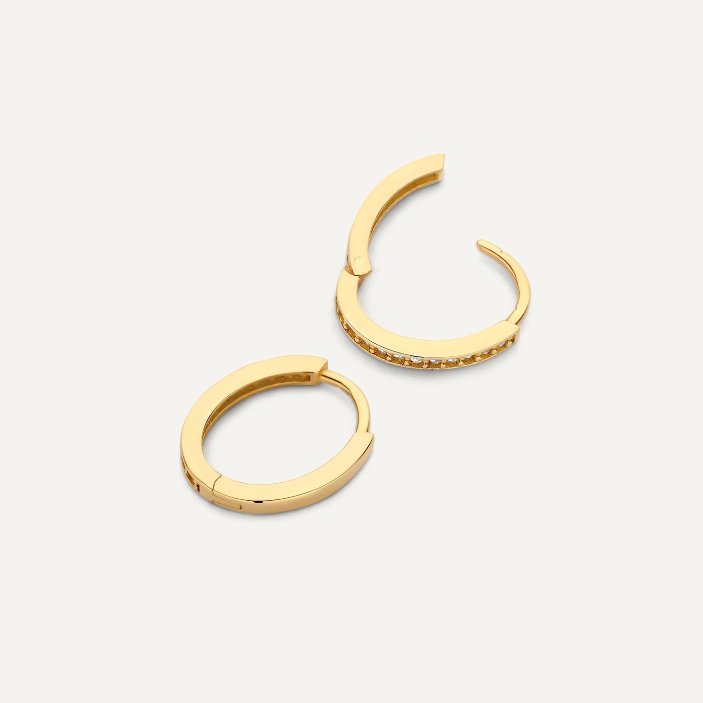 Pav¨¦ Cubic Zirconia Oval Huggie Hoops (12mm)