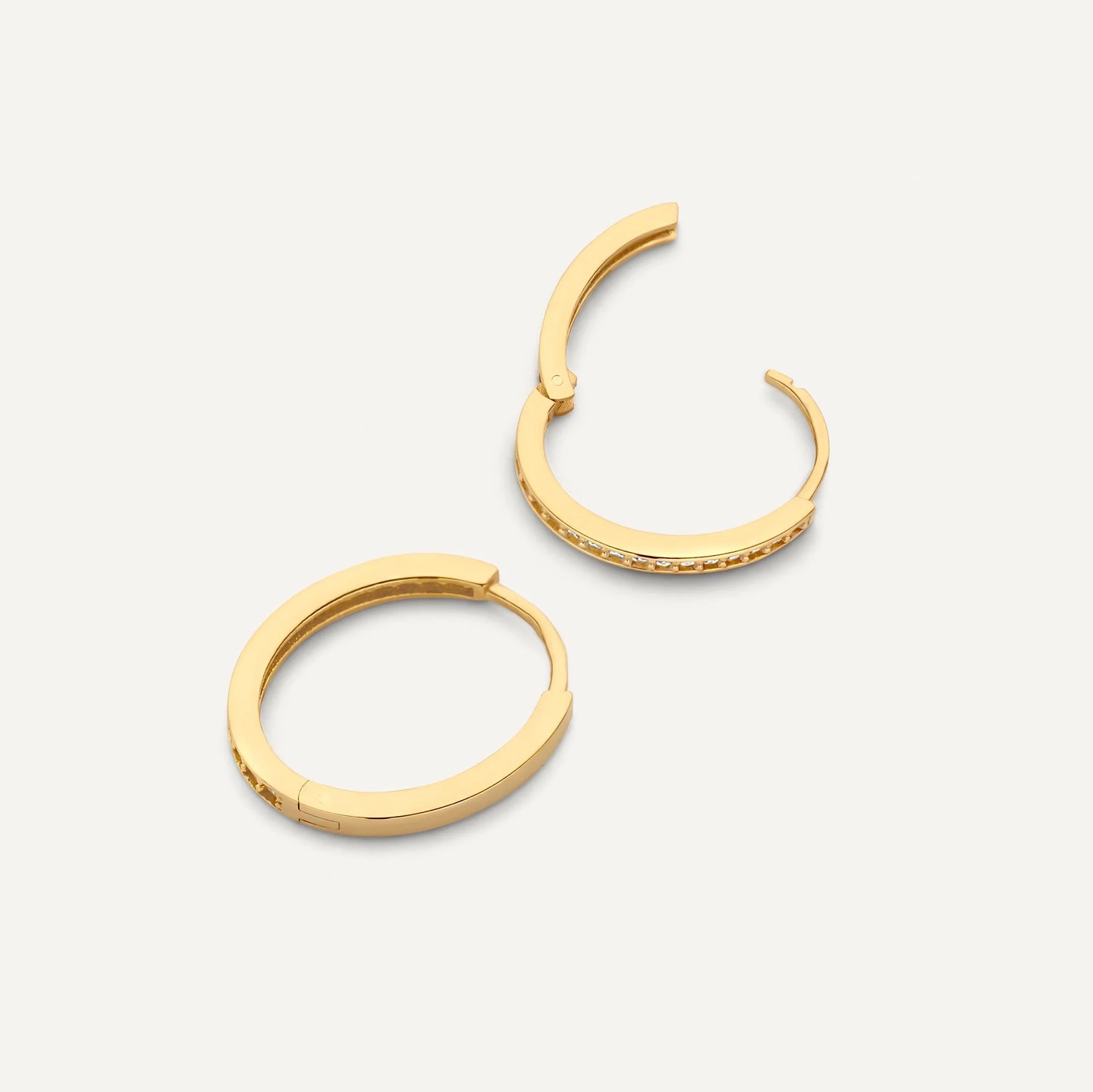 Pav¨¦ Cubic Zirconia Oval Small Hoops (15mm)