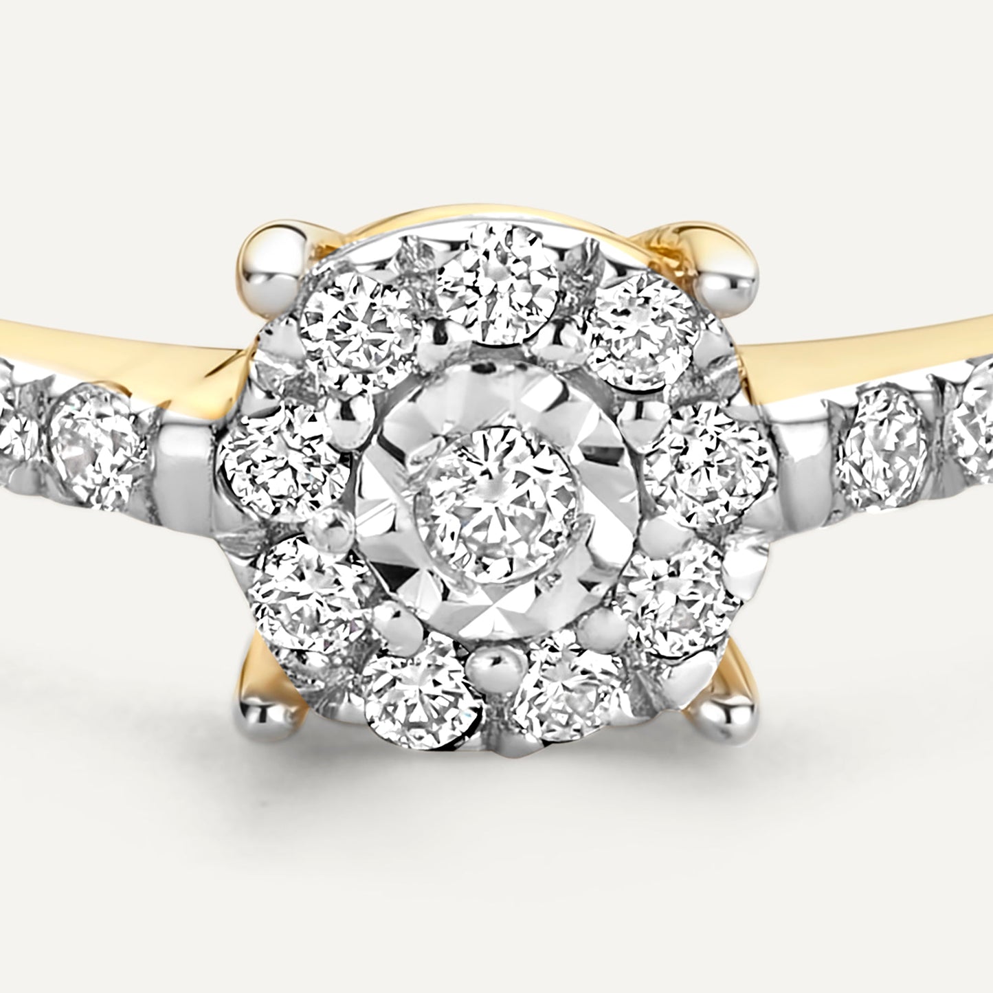 Pav¨¦ Four Prong Diamond Halo Ring (0.10 ct)