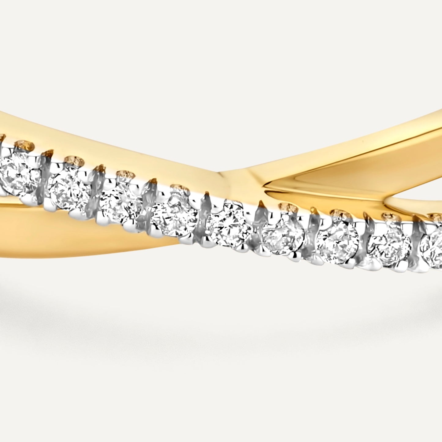 Diamond Crossover Ring (0.14 ct)