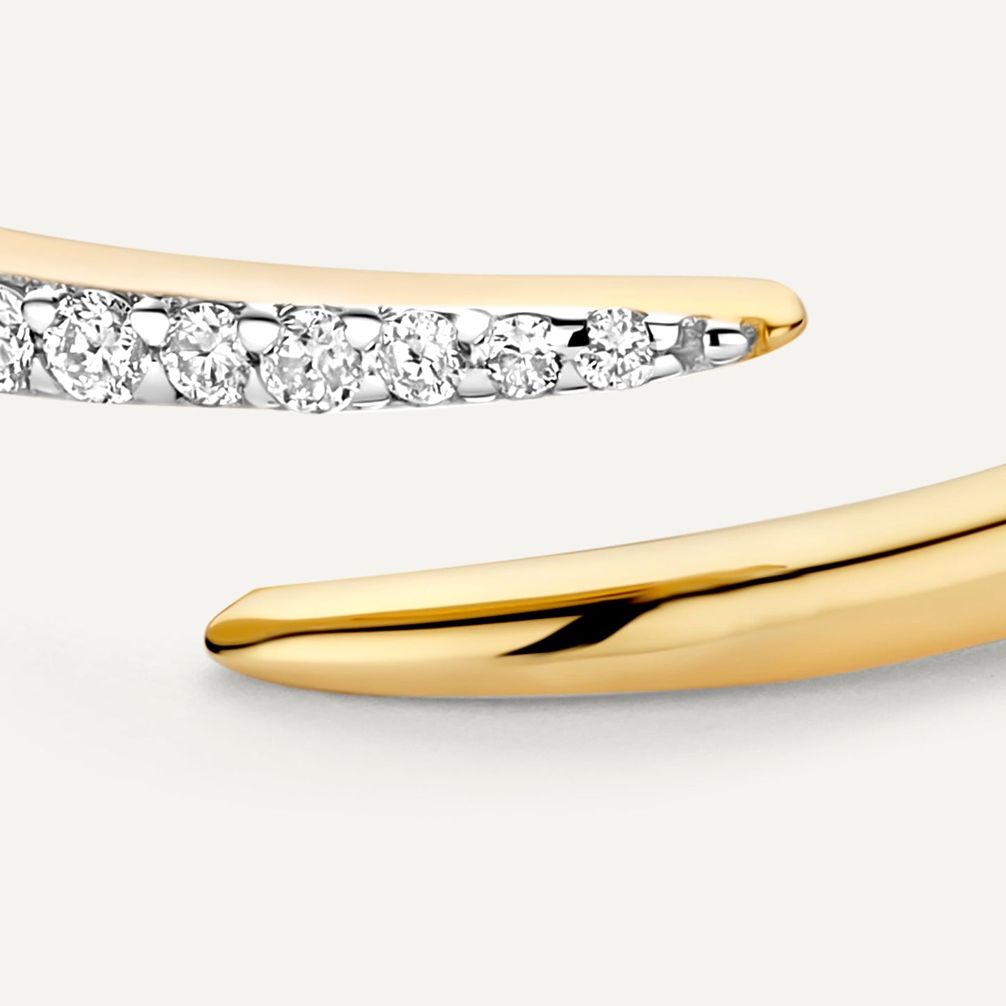 Diamond Claw Ring (0.04 ct)