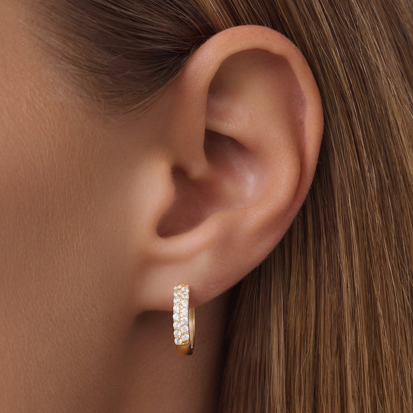 Sparkling Pav¨¦ Cubic Zirconia Huggie Hoops (15mm)