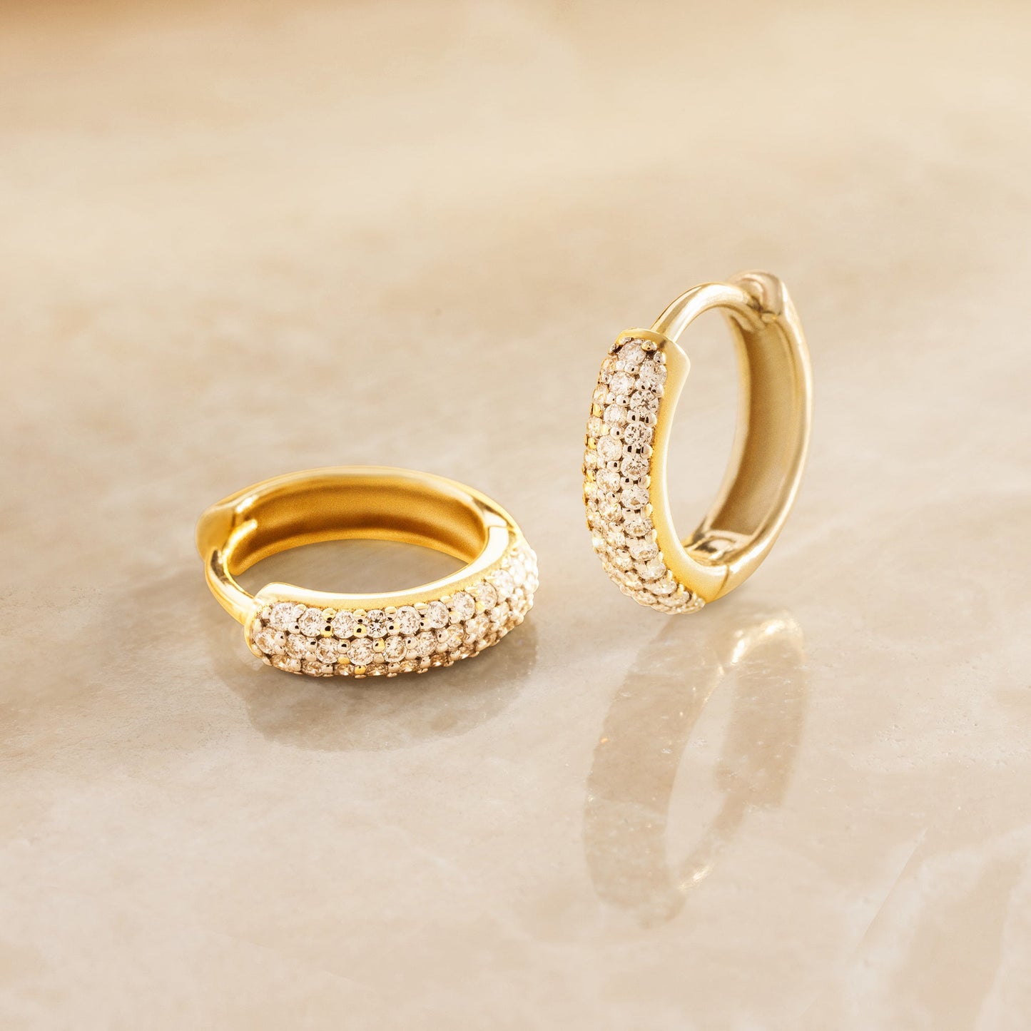 Pav¨¦ Diamond Curved Huggie Hoops (12mm) (0.22 ct)