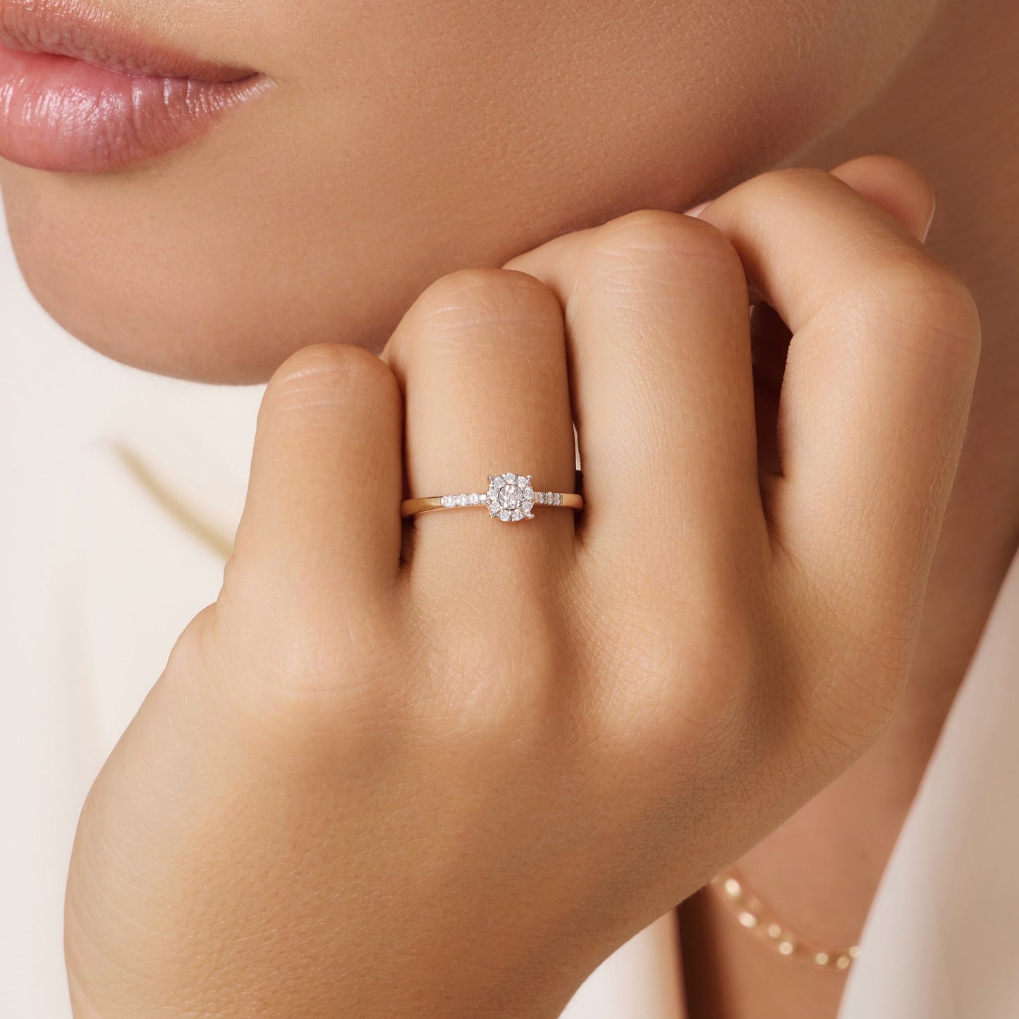 Pav¨¦ Four Prong Diamond Halo Ring (0.10 ct)