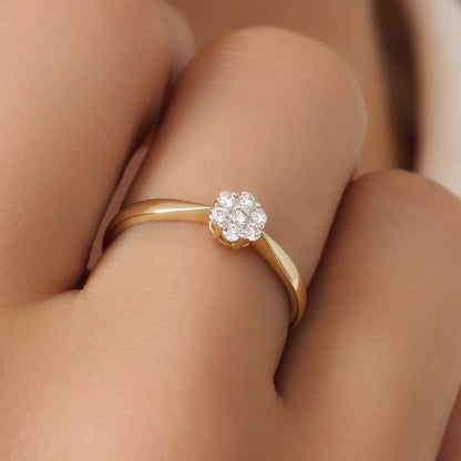 Diamond Cluster Tapered Ring (0.13 ct)