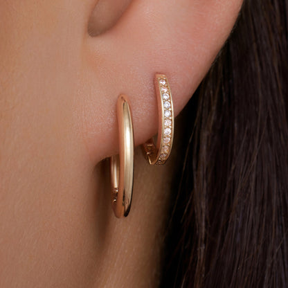 Pav¨¦ Cubic Zirconia Oval Huggie Hoops (12mm)