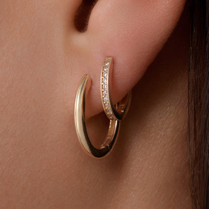 Pav¨¦ Cubic Zirconia Oval Huggie Hoops (12mm)
