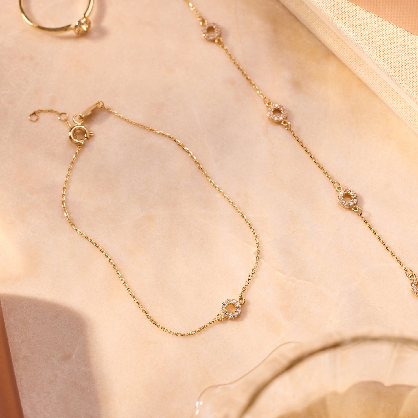 Pav¨¦ Cubic Zirconia Halo Bracelet